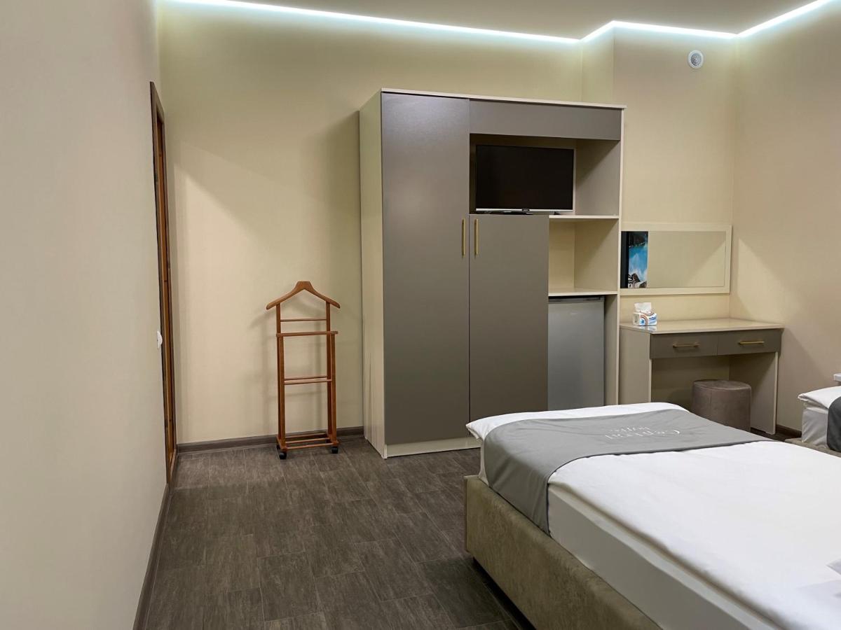 Central Hotel 기우므리 외부 사진