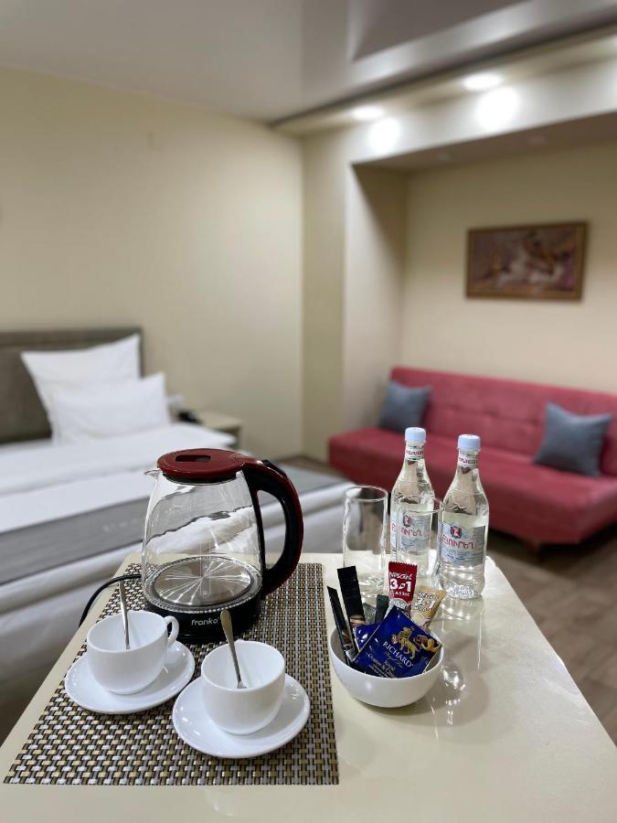 Central Hotel 기우므리 외부 사진