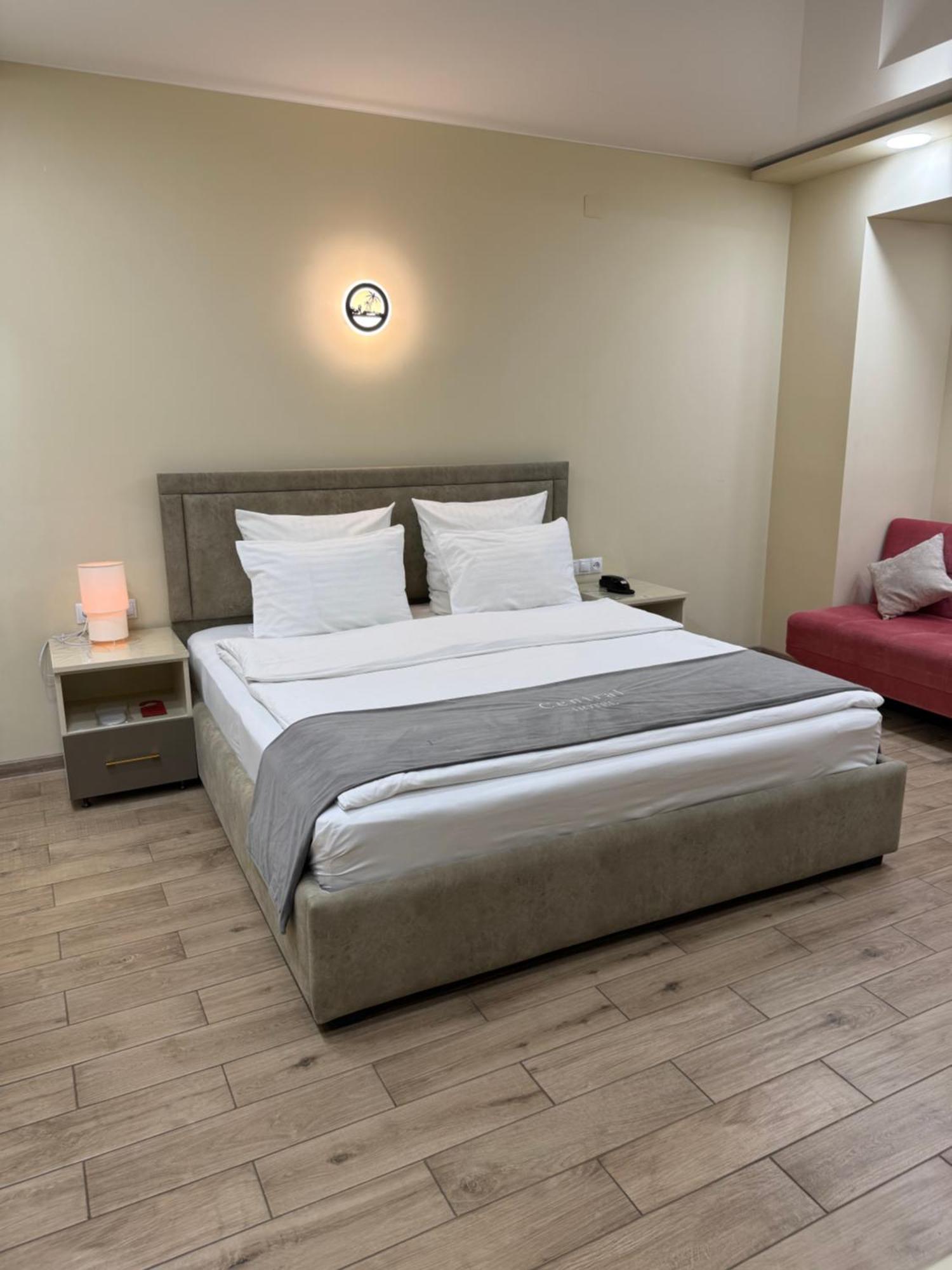 Central Hotel 기우므리 외부 사진
