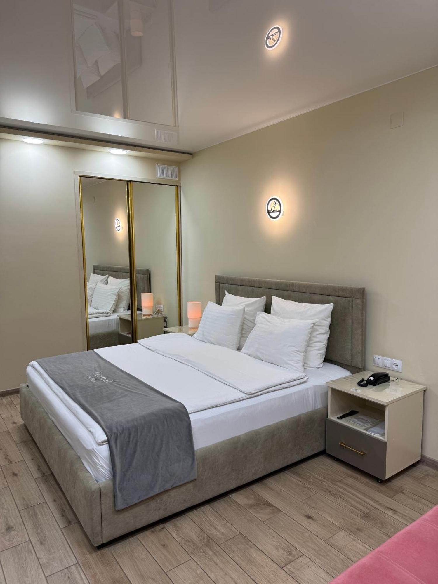 Central Hotel 기우므리 외부 사진