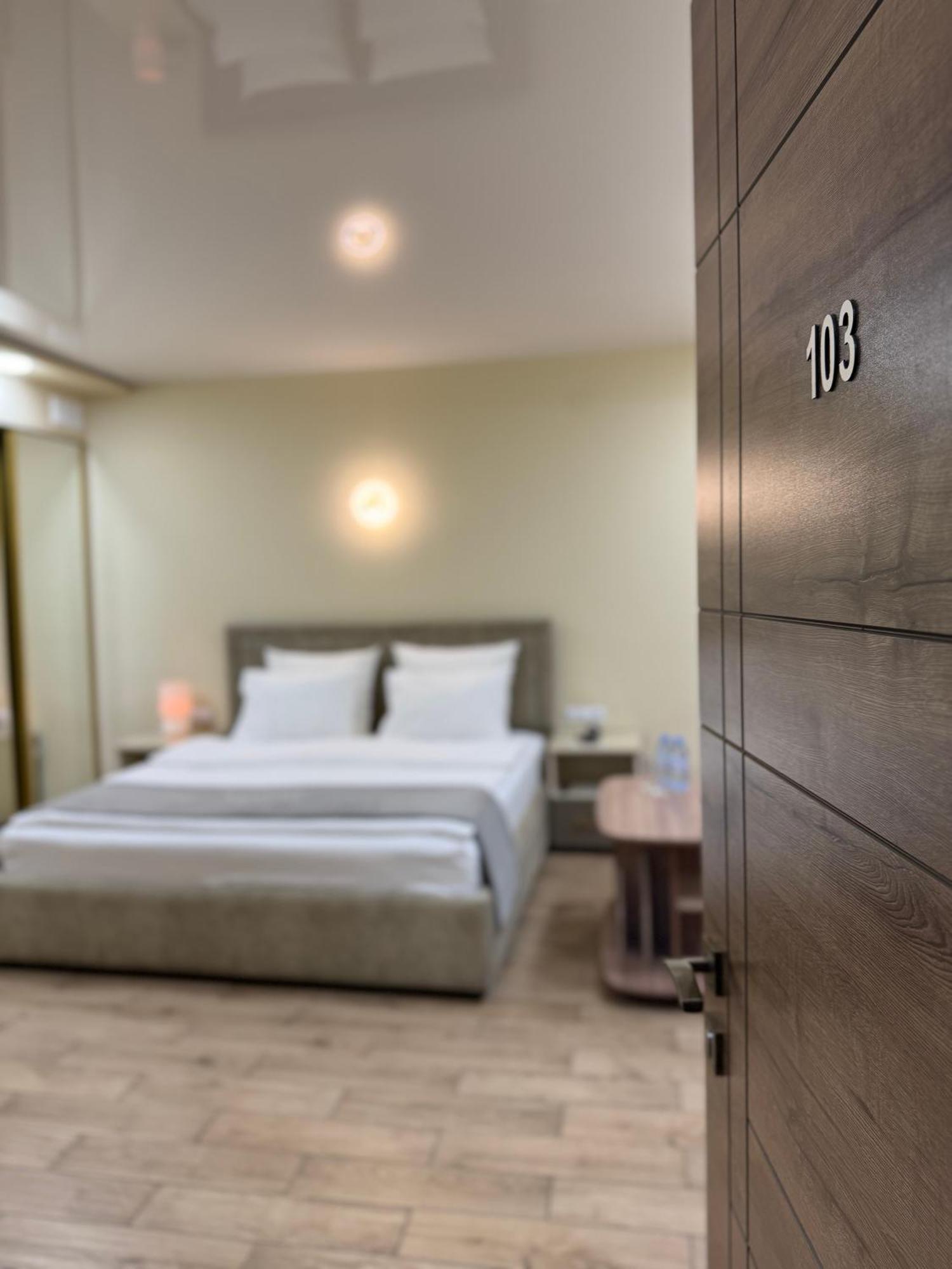 Central Hotel 기우므리 외부 사진