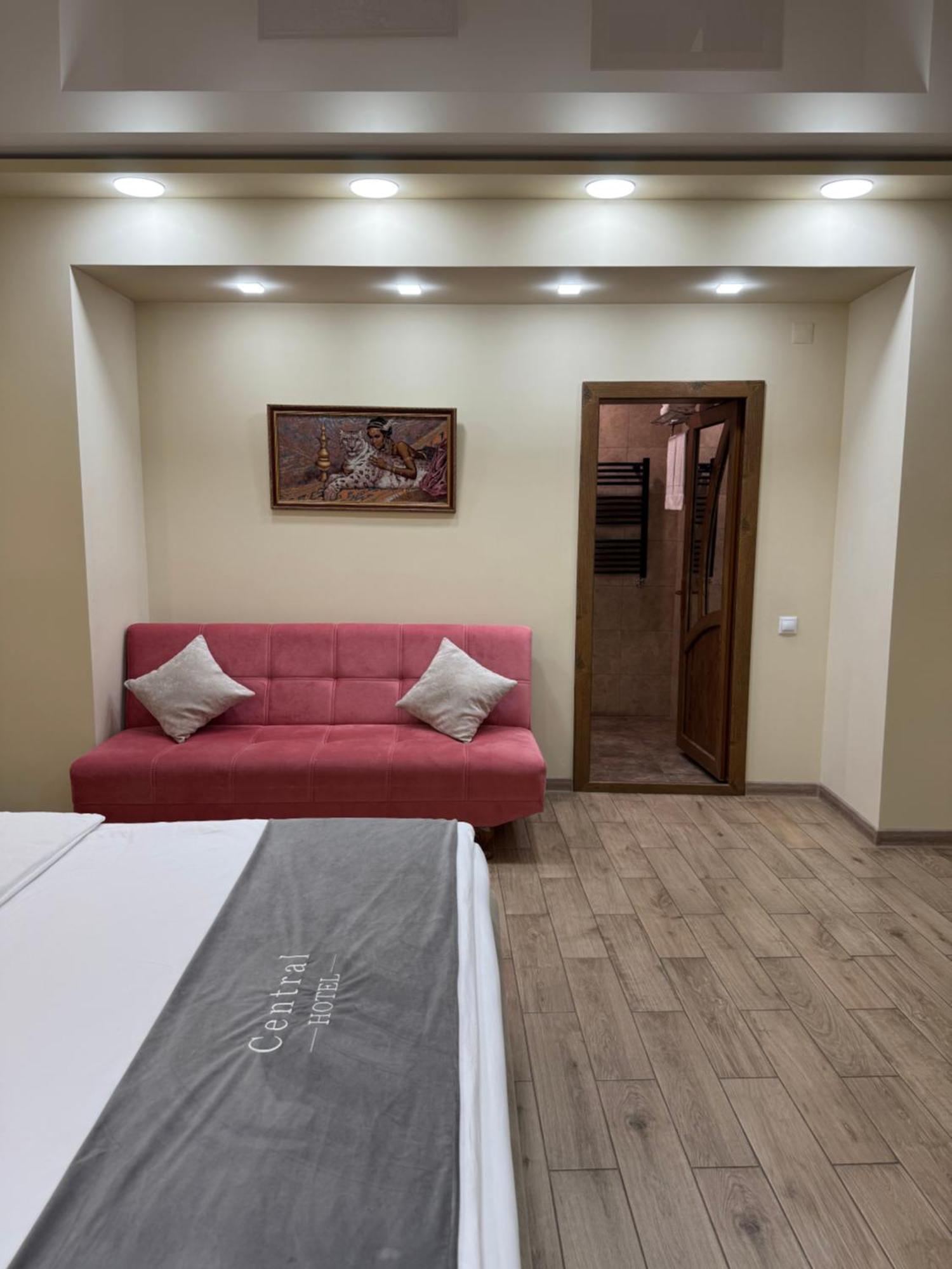 Central Hotel 기우므리 외부 사진